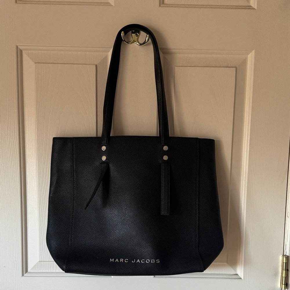 Marc Jacobs Elegant Black Tote